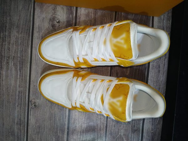 "V-L" Yellow Trainer