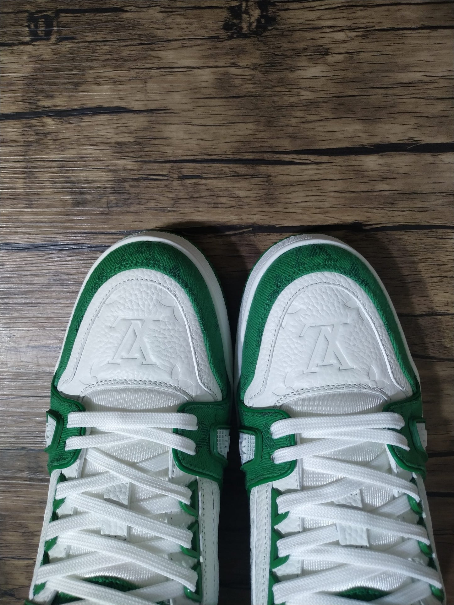 "V-L" Green Trainer